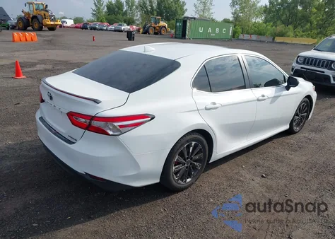 2020 Toyota Camry Le Hybrid z USA, uszkodzony, nr VIN 4T1E31AK6LU009314